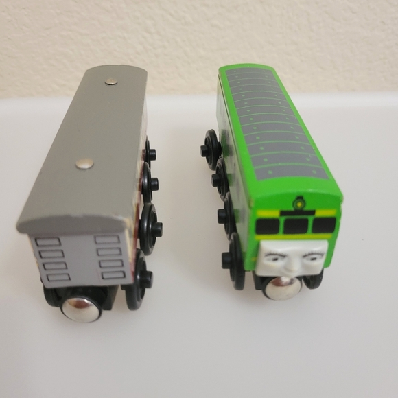 Thomas Wooden Railway Daisy and Express Coach - Vintage - Picture 3 of 6